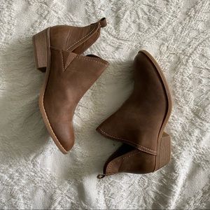 universal thread booties NEW